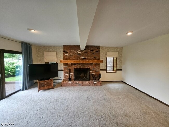 Building Photo - 242 Clove Rd