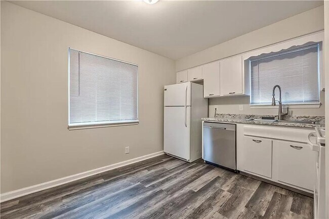 Foto del edificio - 3 Bedroom 2 Bath Duplex Now Available!