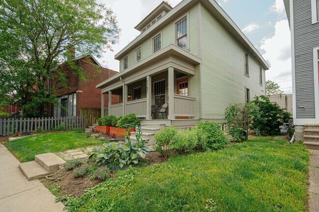 Building Photo - 1151 Summit St