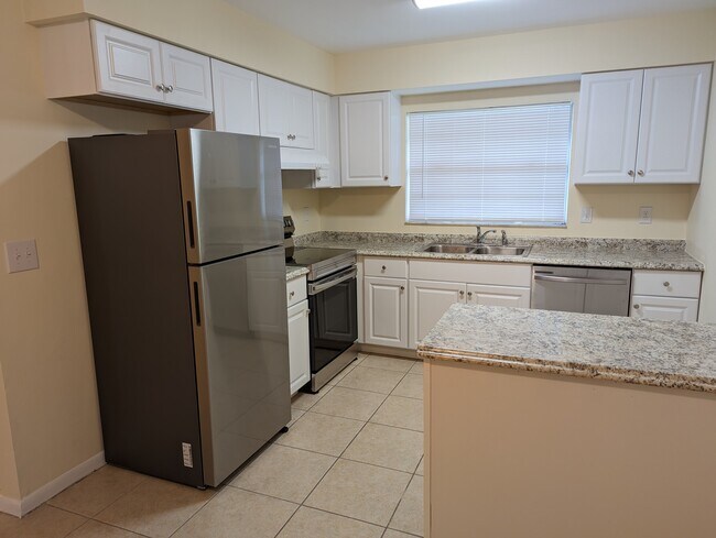New Kitchen and Appliances - 4504 Highland Ln
