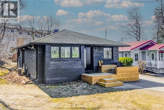 Building Photo - 10 Weaver St