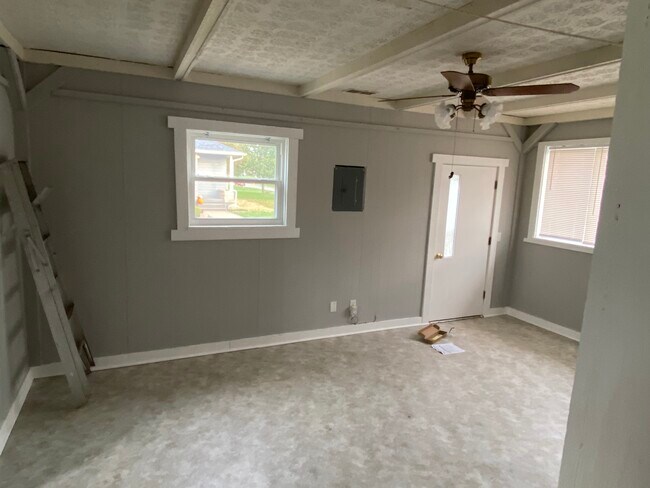 Sala de estar - 378 Vinnedge Ave