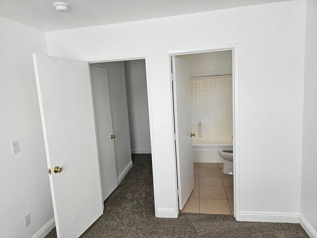Foto del edificio - 2274 Canyon Glen Ct