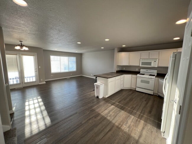 Open Floor Plan - 1251 Alpine Way
