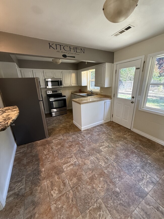 Building Photo - 1023 Murray Ave
