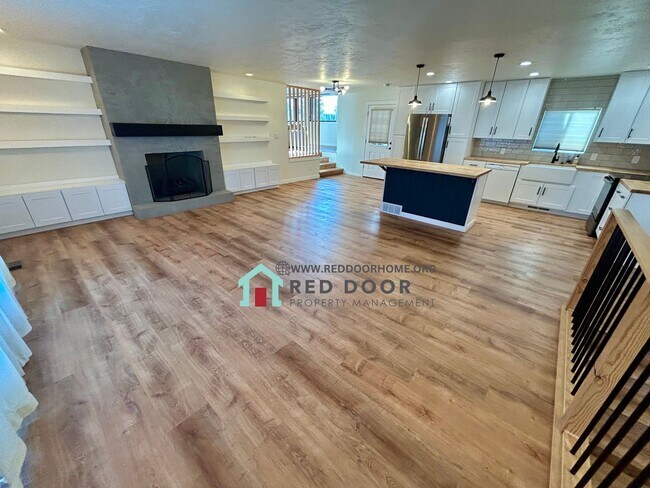 Foto del edificio - Spacious 4-Bedroom Home in Desirable Fox Farm Neighborhood