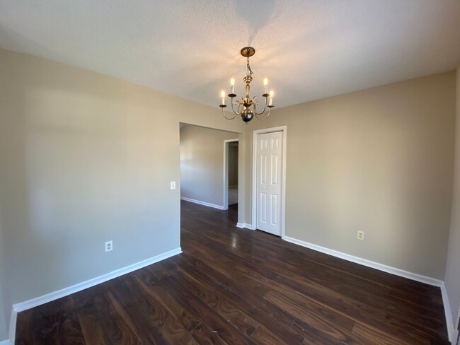 Building Photo - 3 bedroom 2 bath home on large corner lot