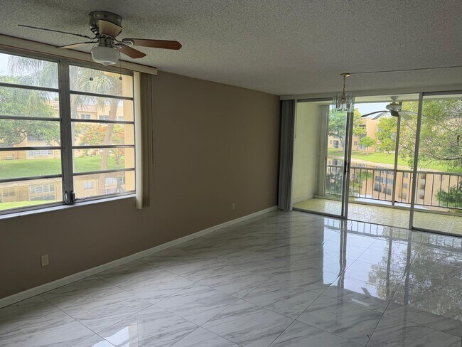 Foto del edificio - 5750 NW 64th Ave
