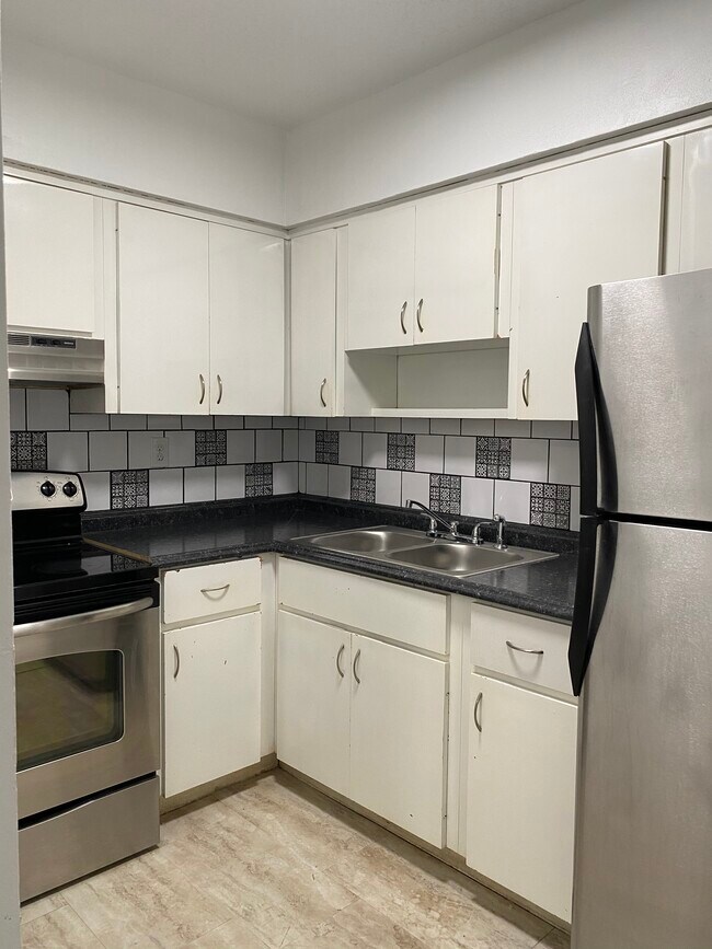 Kitchen - 1181 NE 23rd Ter