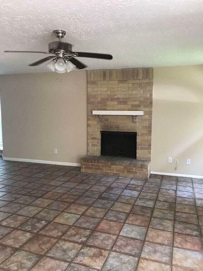 Building Photo - 23238 Wintergate Dr