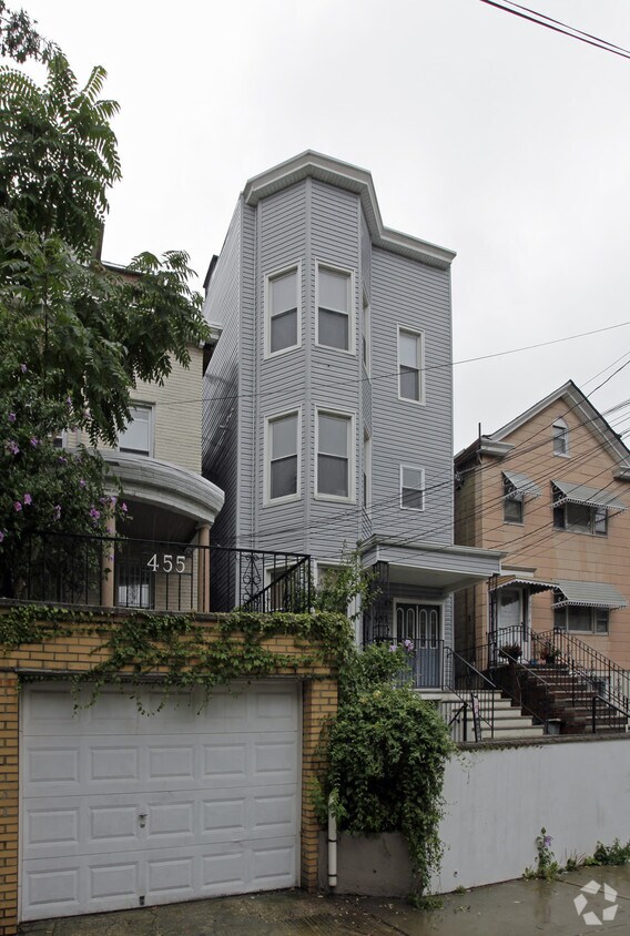 Building Photo - 457 Wayne St