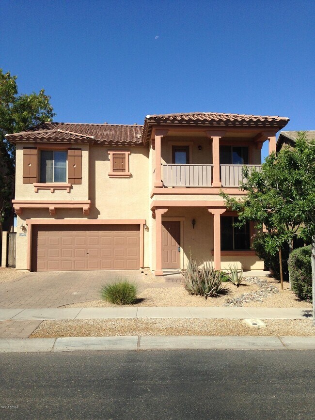 Building Photo - 2050 S Falcon Dr