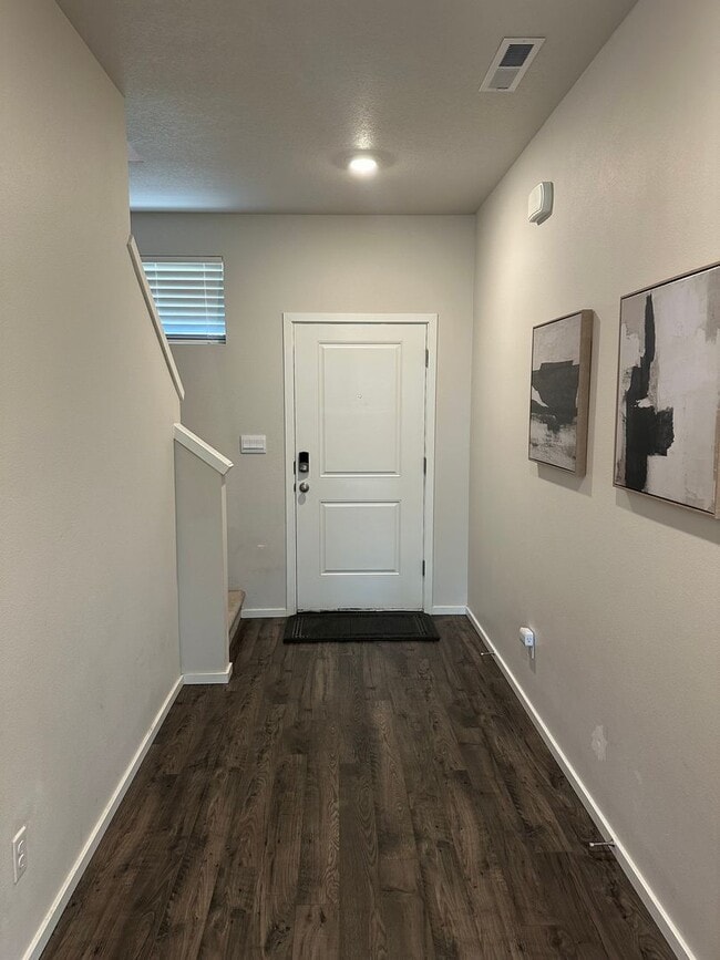 Foto del edificio - Pet friendly 4 bedroom 2.5 bath house!