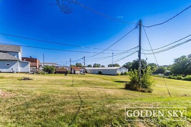 Building Photo - 131 S Main St