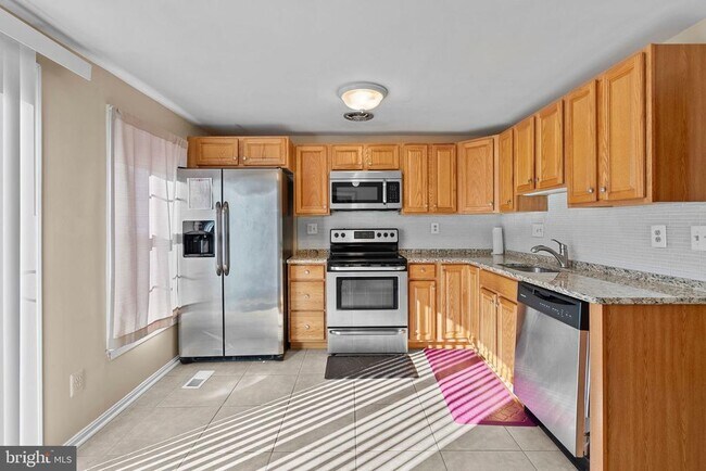 Building Photo - 20559 Strath Haven Dr