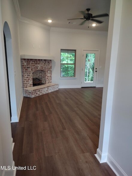 Building Photo - 1007 Silver Cir