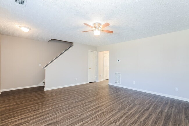 Building Photo - 2286 Strathmoor Manor Dr