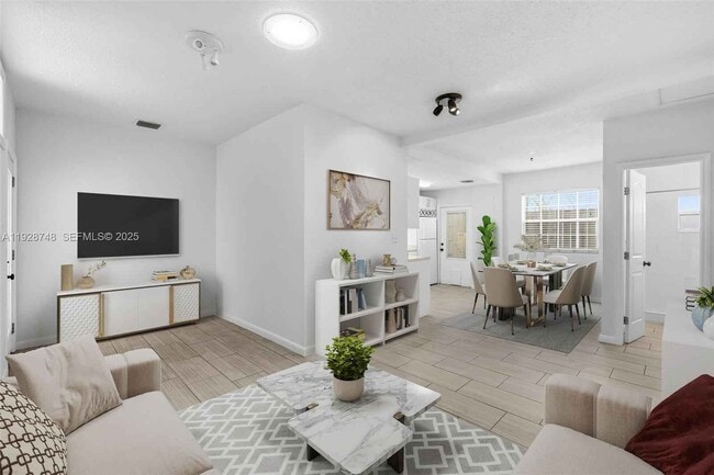 Foto del edificio - 521 NE 70th St