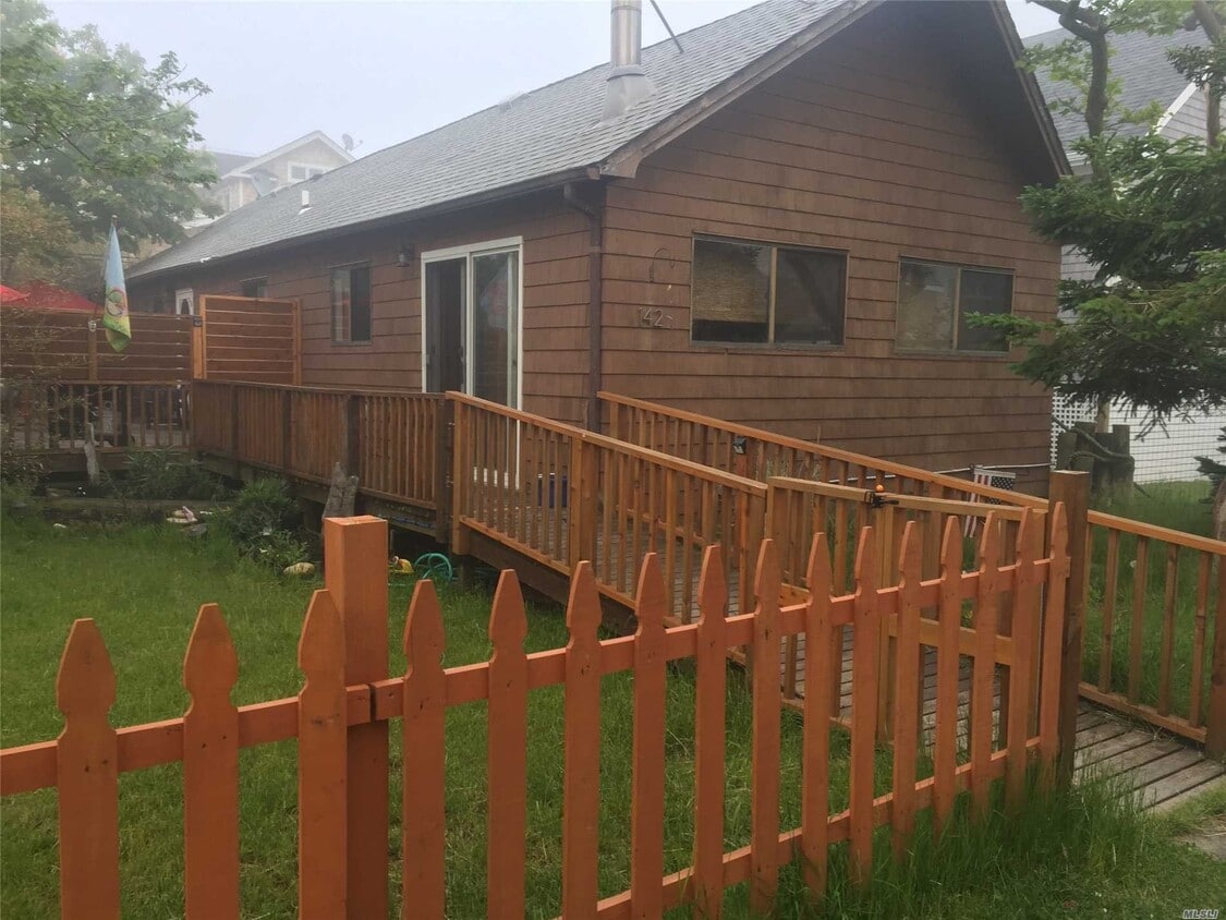 142 Bungalow Ln  