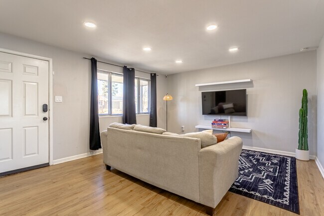 Foto del edificio - 8490 Benton St