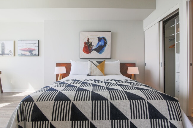 Building Photo - 208 Queens Quay W