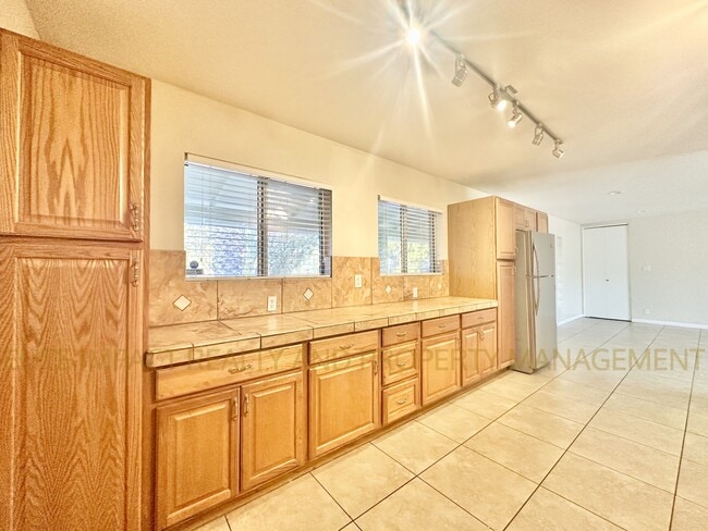 Building Photo - 8338 E Julia St