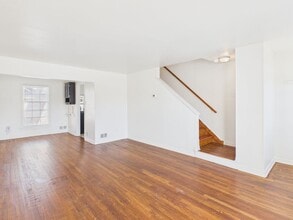 Building Photo - 412 SW 17th Ave