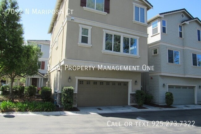 Building Photo - 7092 N Mariposa Ct