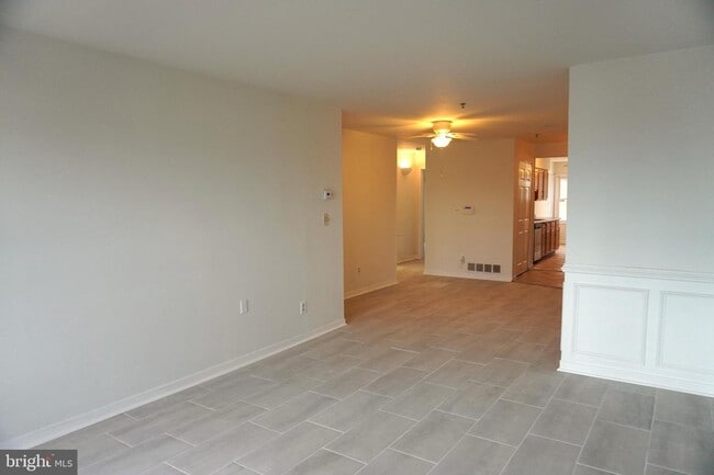 Building Photo - 5203 Le Parc Dr