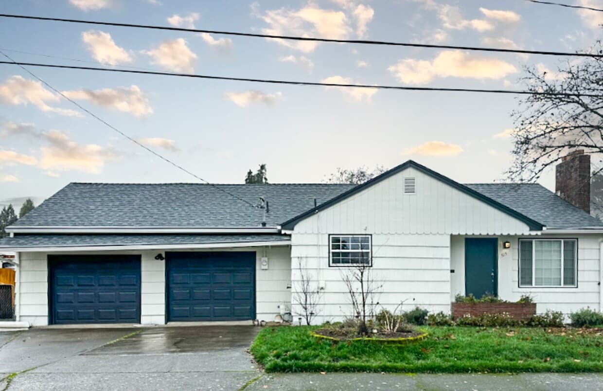 Primary Photo - Charming 3 Bedroom Home Lebanon Home with ...