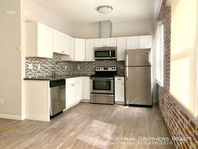Building Photo - 412 S Lake St