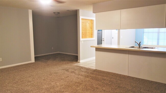 Building Photo - Gorgeous 3 bedroom 2 bath available!