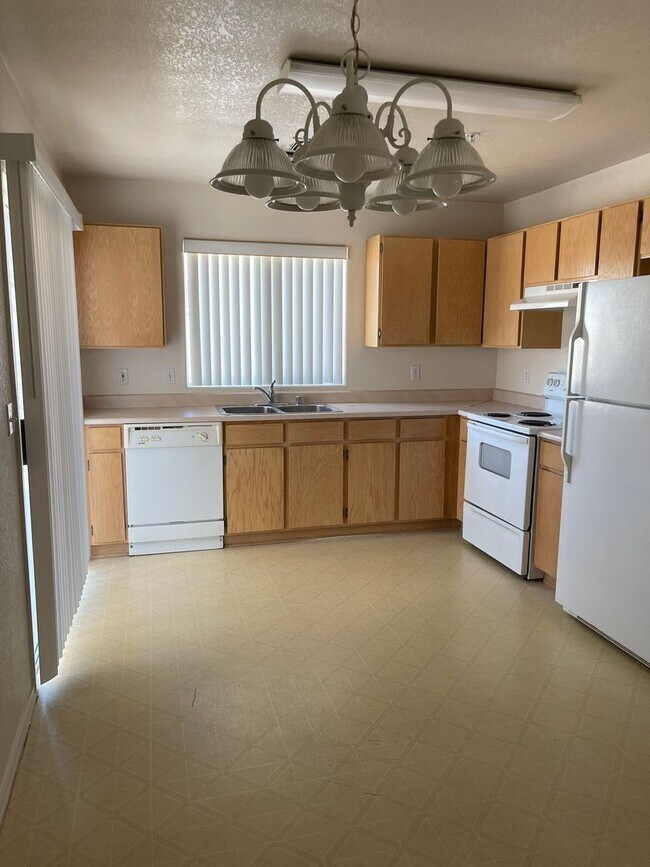 Building Photo - 3261 Tomahawk Dr
