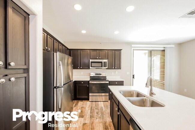 Building Photo - 41013 N Iron Horse Way
