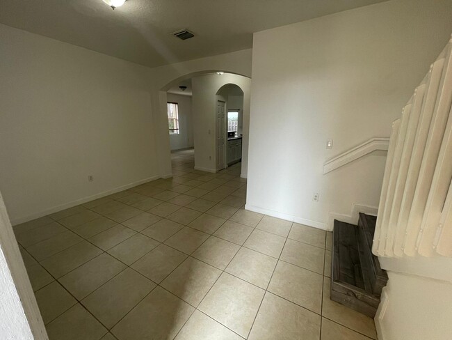 Entry - 1490 NE 33rd Ave