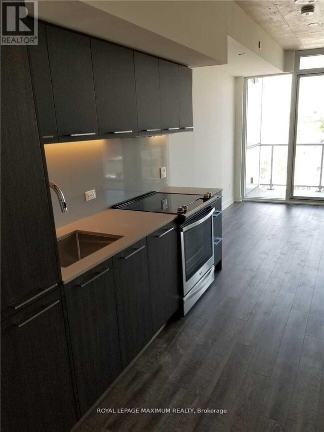 Photo du bâtiment - 25 Baseball Pl