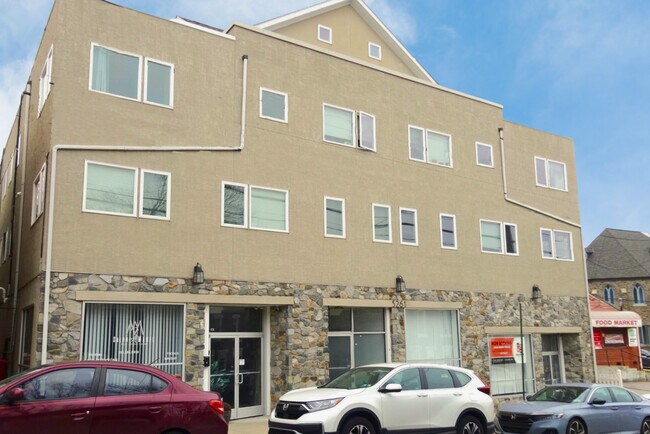 Foto del edificio - 5261 Ridge Avenue