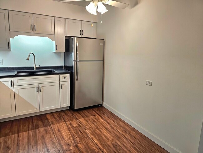 Foto del edificio - 350 Brainerd Ave