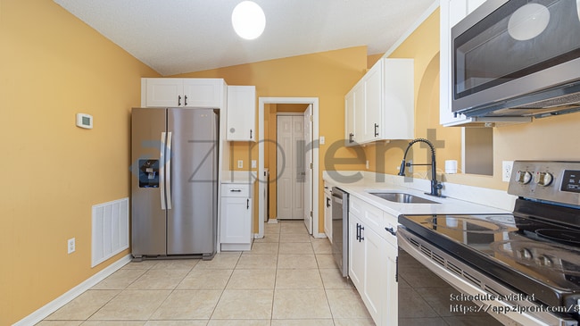 Building Photo - 16838 Cornerwood Dr