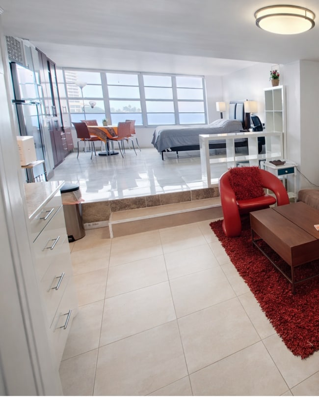 Building Photo - 825 Brickell Bay Dr