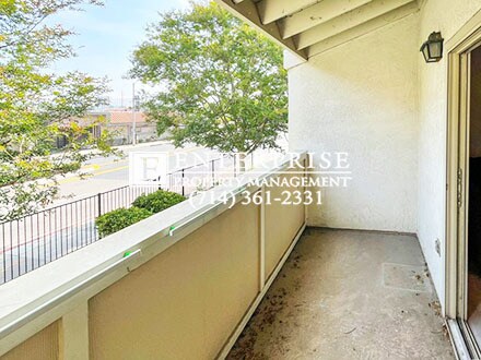 Foto del edificio - 994 E La Habra Blvd