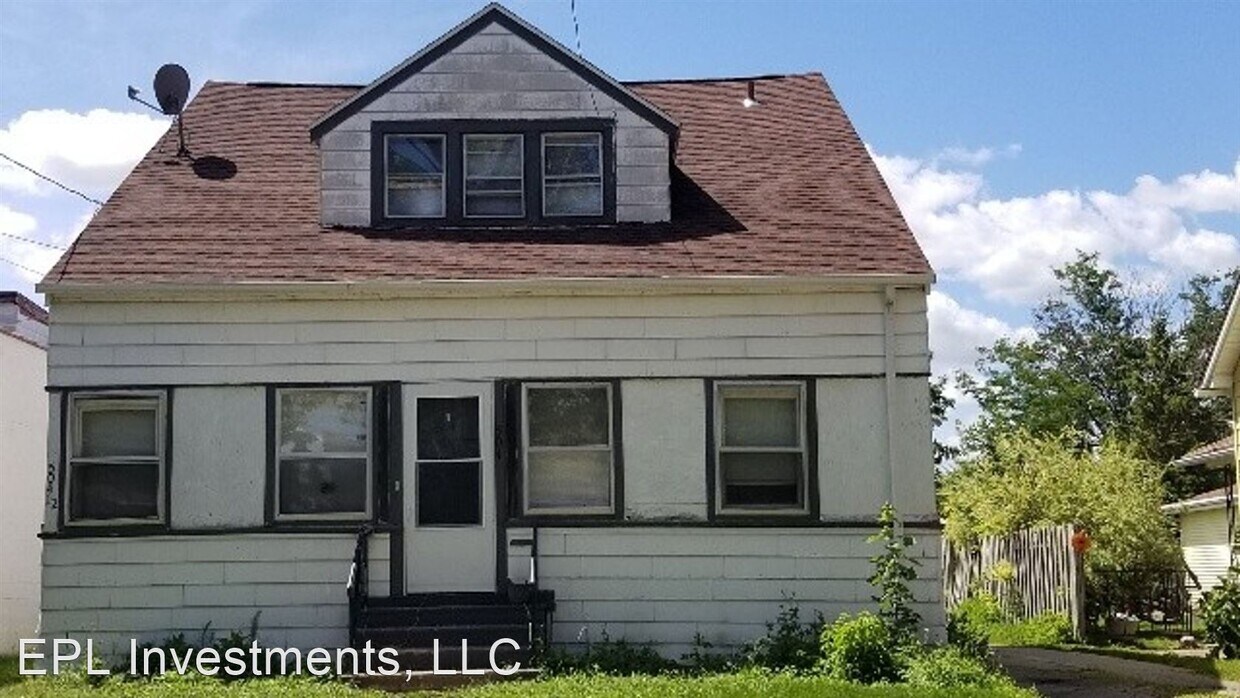Primary Photo - 3 br, 1 bath House - 504 1/2 Appleton Street