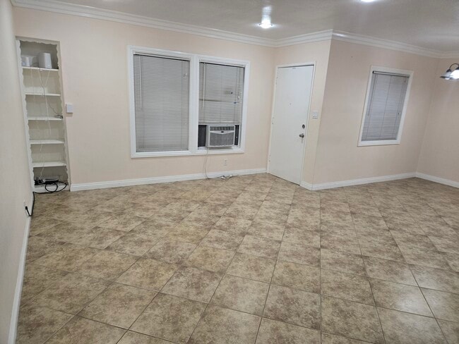 Building Photo - 1645 W Wisteria Pl