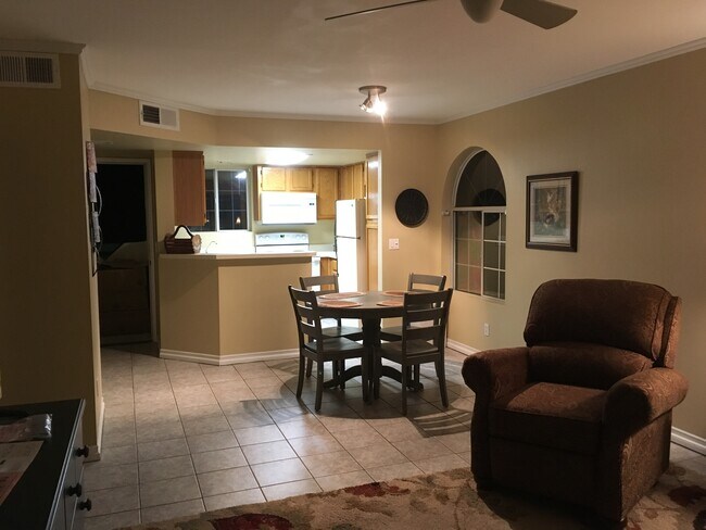 Kitchen - 3210 Sweetwater Ave