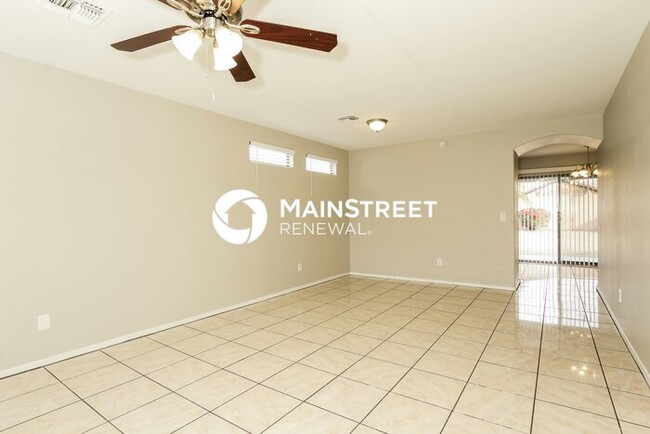 Building Photo - 3 Bedroom Pet-Friendly Home in EL MIRAGE, ...