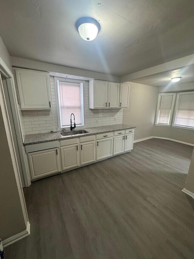 Building Photo - 14854 Ohio St