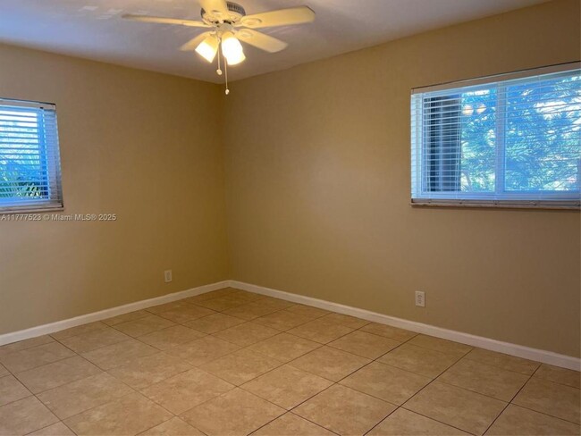 Foto del edificio - 805 SW 30th St