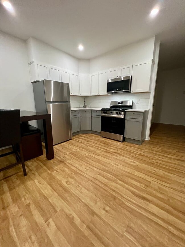 Building Photo - Newly Renovated 2-Bedroom Apartment in Hunting Park! PHA ACCEPTED!