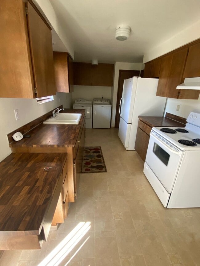 Building Photo - Charming 2 bed 1 bath in Hamilton