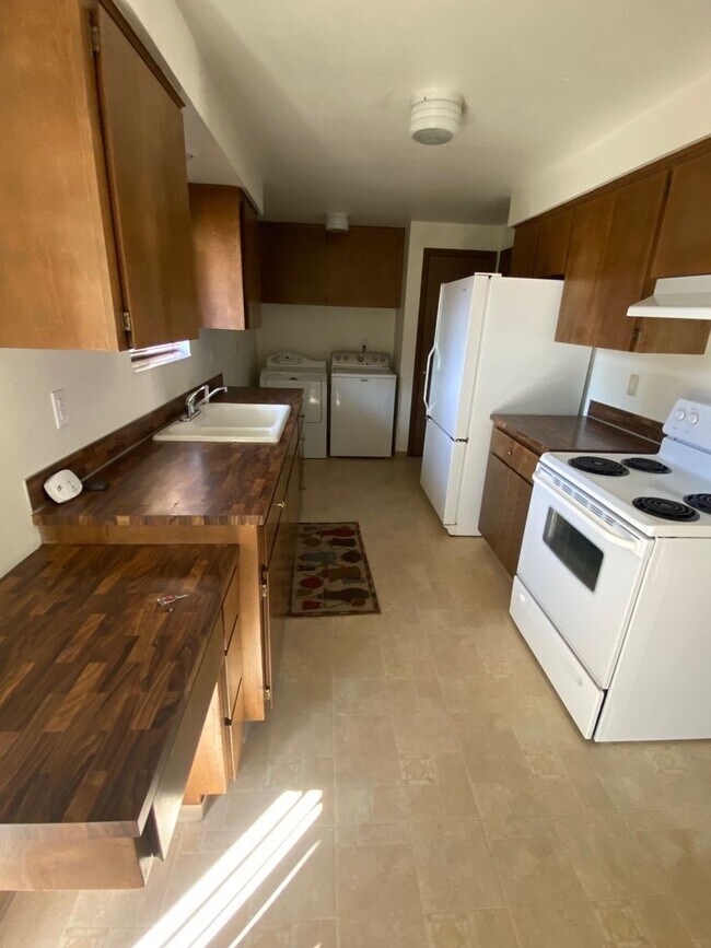 Foto del edificio - Charming 2 bed 1 bath in Hamilton